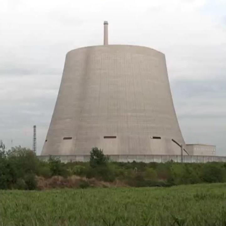 برج خنک کننده یک نیروگاه هسته ای در آلمان تخریب شد