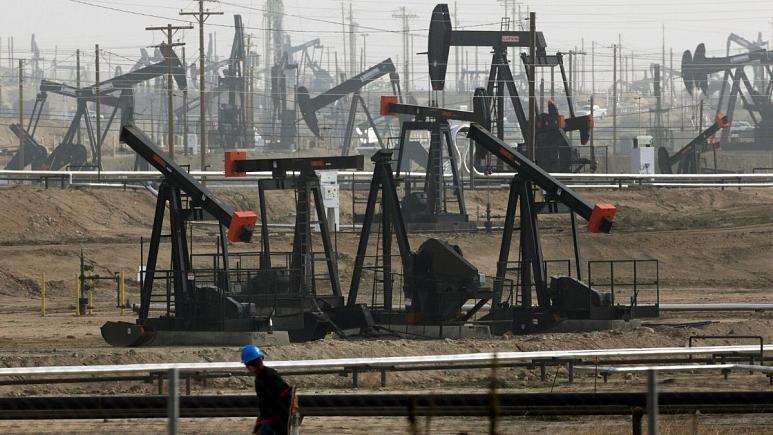 روسیه کاهش فراوری برای تنظیم بازار نفت را شروع می نماید