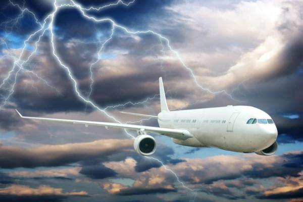 سفر با هواپیما در هوای طوفانی امن است؟