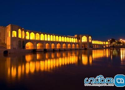 پرتاب ترقه به بدنه پل خواجو اصفهان پیگیری حقوقی می گردد